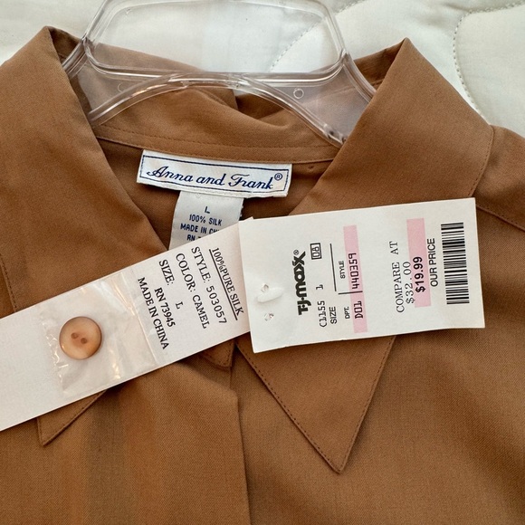 Silk shirt with button pockets and roll tab sleeves NWT - Picture 3 of 6